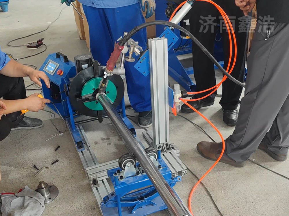 鑫浩氬弧自動焊，焊接兩層不停機