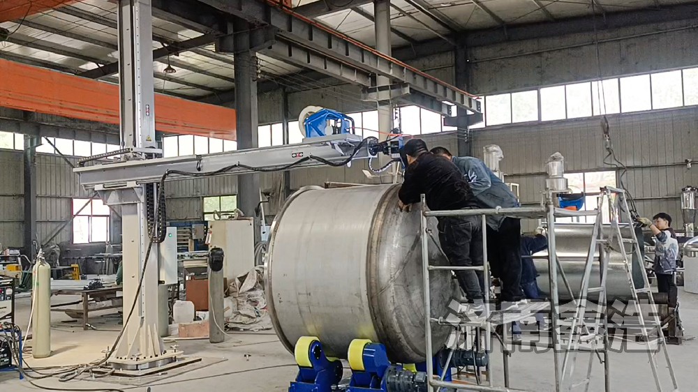 新鄉(xiāng)重型焊接操作機(jī)，無線遙控，提高效率