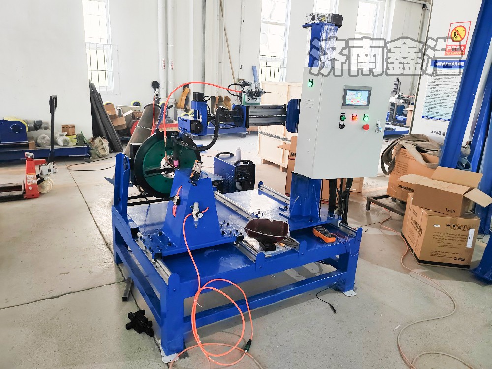 鑫浩氬弧自動(dòng)焊機(jī)，智能數(shù)控，運(yùn)行穩(wěn)定