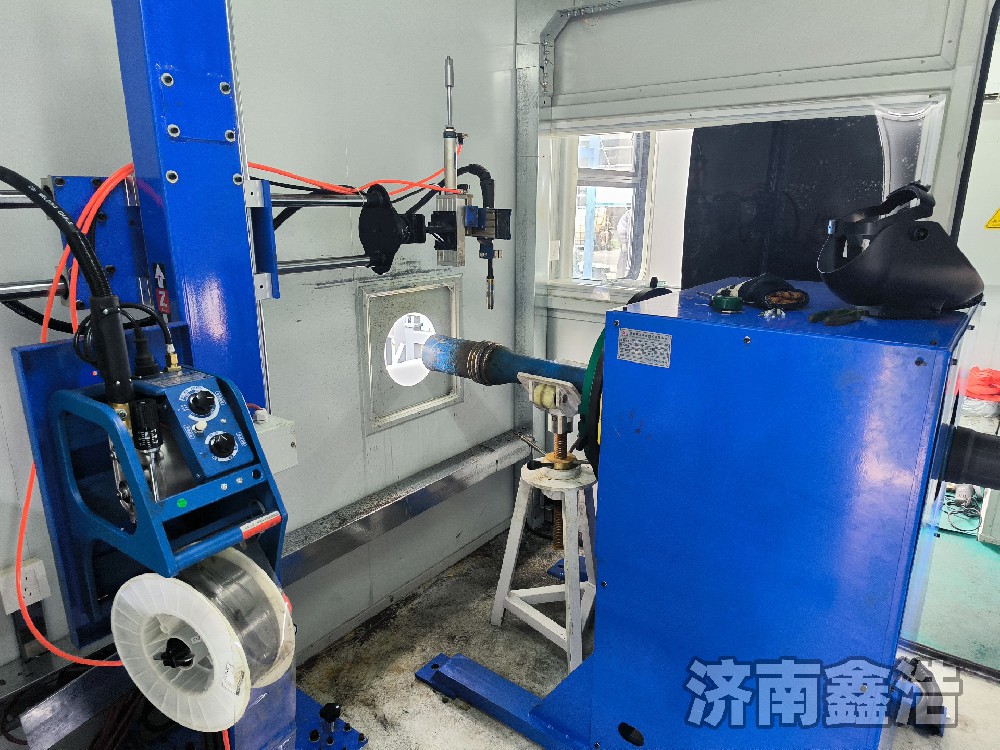 廣東客戶訂購鑫浩臥式轉(zhuǎn)臺+手動操作架定制款，提高焊接效率