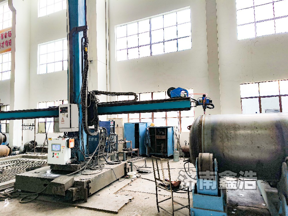 鑫浩焊接操作機，運行穩(wěn)定